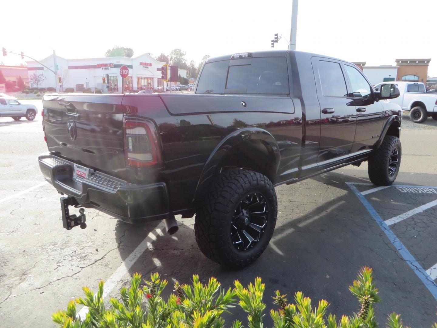 2020 BLACK /BLACK RAM 3500 Limited Mega Cab (3C63R3PLXLG) with an 6.7L I6 HO Turbo Diesel engine, Aisin 6-speed Automatic Transmission transmission, located at 2630 Grass Valley Highway, Auburn, CA, 95603, (530) 508-5100, 38.937893, -121.095482 - Photo#4